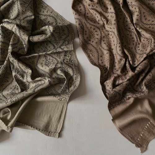 شال "نوڤمبر"