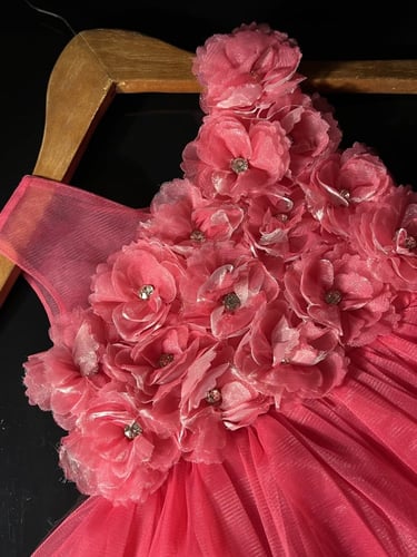 فستان الورد🌸