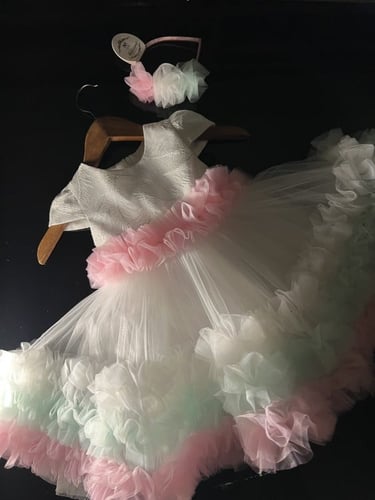 فستان الحلوى مع اكسسوار للشعر 🍭