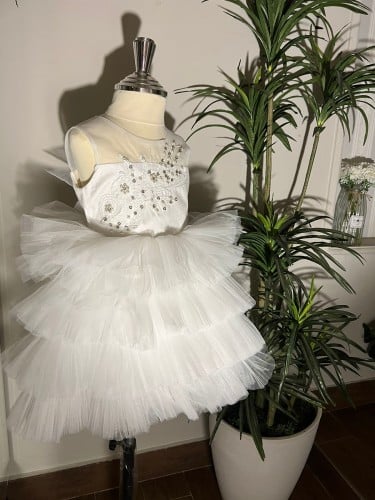 فستان اللؤلؤ مع طوق اللؤلؤ 🐚