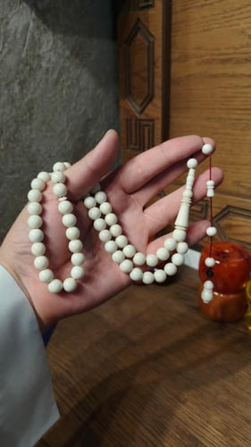 مسباح ضومنة أبيض