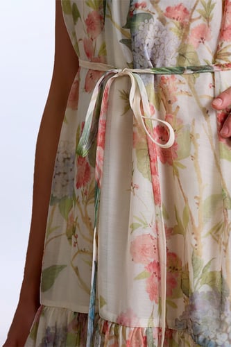 فستان شيفون بطبعة الورد