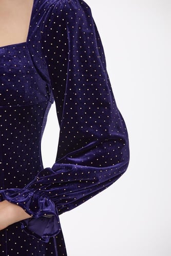 فستان مخمل بنفسجي