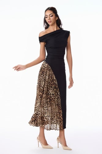 فستان كريب اسود مع بليسيه