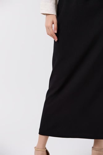 تنورة اسود سحب