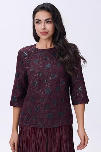 بلوزة بالون البرغندي بتفاصيل بارزة