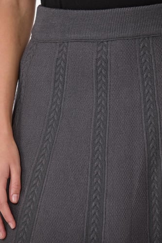 تنورة استرتش بحياكة بارزة