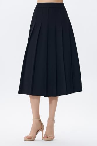 تنورة ميدي سوداء بكسرات أمامية