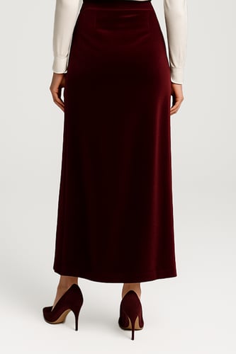 تنورة مخمل عنابي طويلة