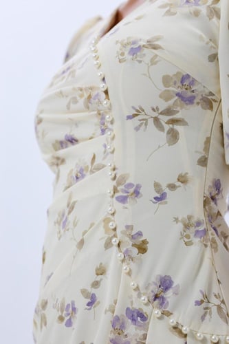 فستان شيفون مع لؤلؤ