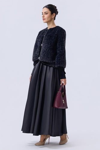 جاكيت فرو أسود نمري