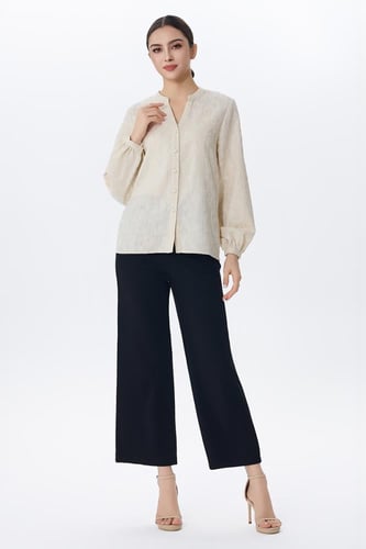 بلوزة بيج كتان مزخرفة بأزرار أمامية