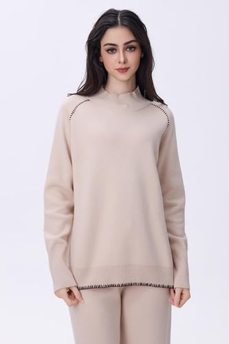 طقم بيج مكون من بلوزة وبنطلون بقصّة مريحة