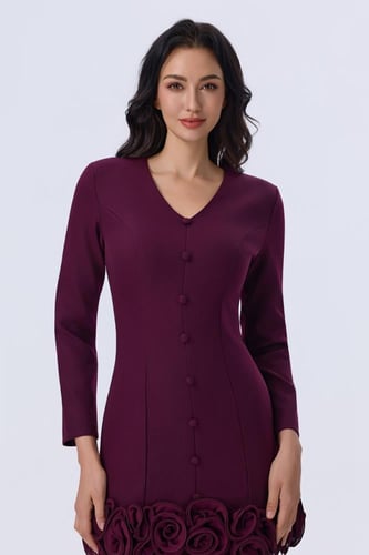 طقم عنابي بتفاصيل ورد ثلاثي الأبعاد