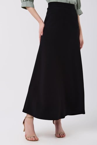 تنورة كريب ناعم أسود