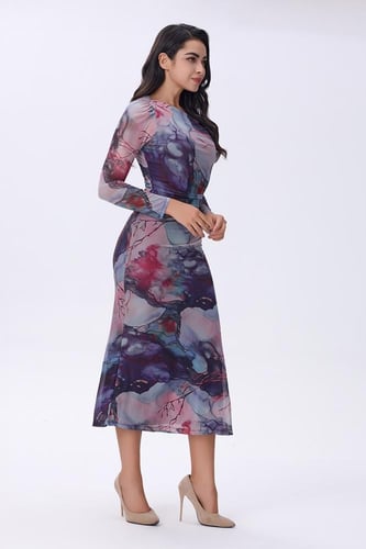 فستان مطبوع بنقشة فنية متعددة الألوان