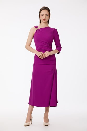 فستان كريب فوشي بكتف روماني