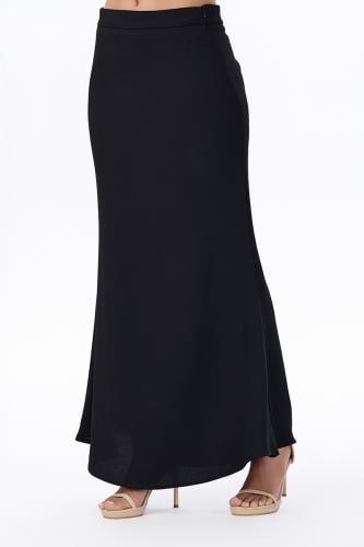 تنورة سوداء ماكسي بقصة ناعمة
