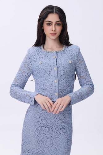 طقم دانتيل أزرق فاتح بتفاصيل لؤلؤية