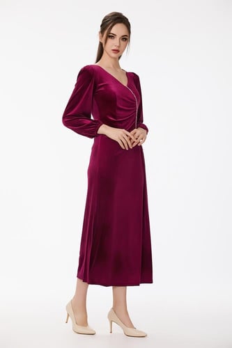 فستان مخمل مع اكسسوار