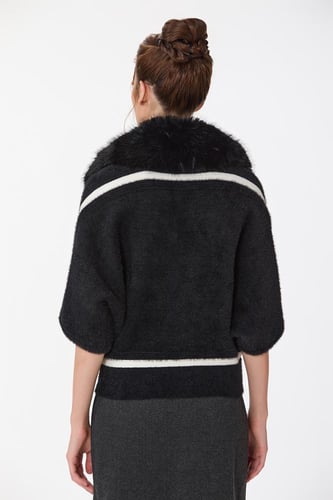 جاكيت صوف بياقة فرو