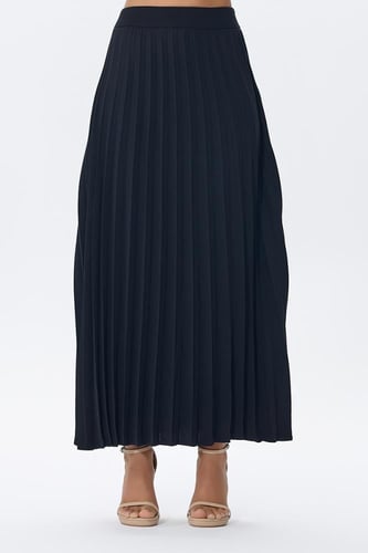 تنورة بكسرات طويلة بخصر مطاطي