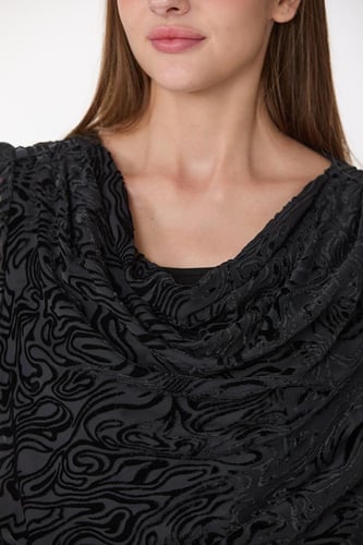 بلوزة درابيه طبع مخمل