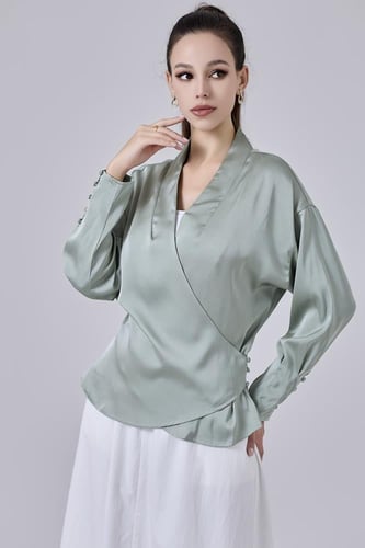 بلوزة ساتين