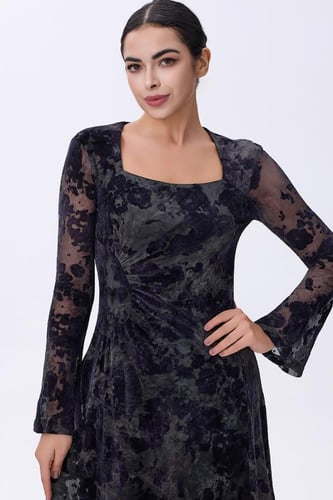 فستان أسود مخملي دانتيل بأكمام شفافة