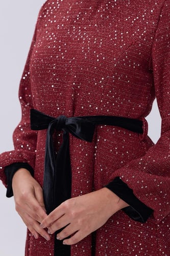 فستان سهره عنابي أنيق بحزام ساتان أسود