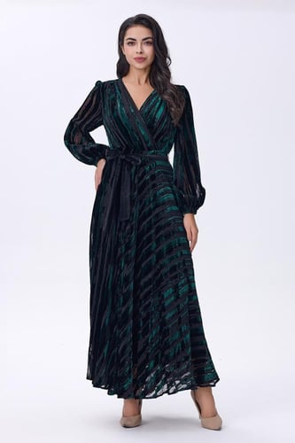 فستان أسود بطبعة أخضر مخملية