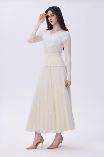 طقم عاجي بتفاصيل دانتيل