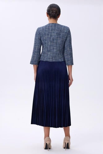 جاكيت تويد أزرق بأزرار ذهبية مزدوجة