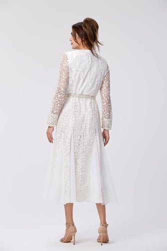 فستان دانتيل مع كلف الؤلؤ