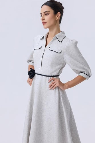 فستان ميدي رمادي بحزام مزين بوردة