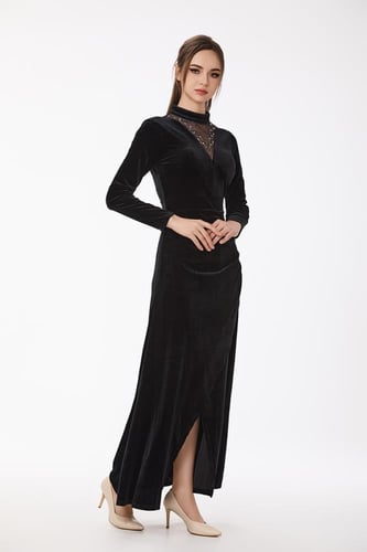 فستان مخمل اسود مع كريستال