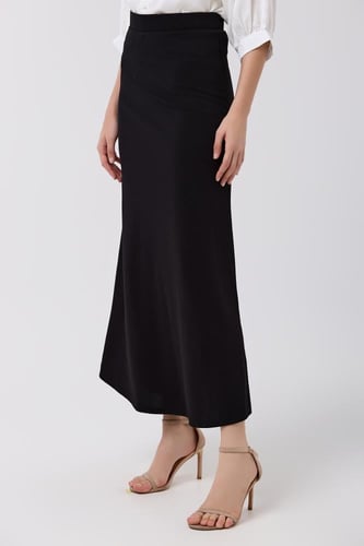 تنورة كريب ناعم أسود