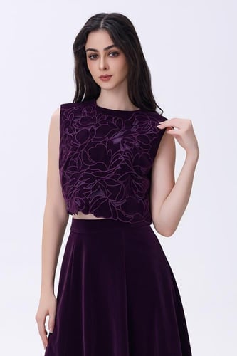 طقم مخمل تنورة ميدي وبلوزة مميز