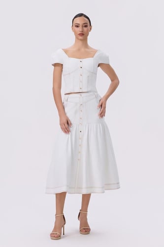 طقم ميدي أبيض بأزرار