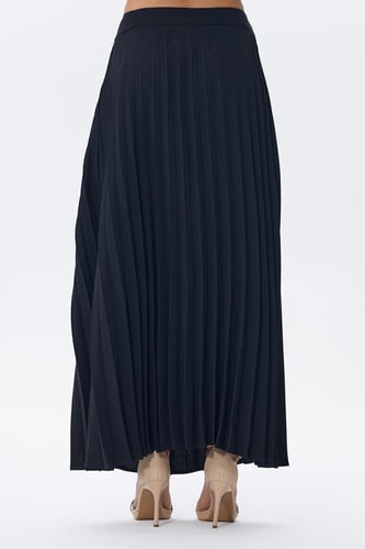 تنورة بكسرات طويلة بخصر مطاطي