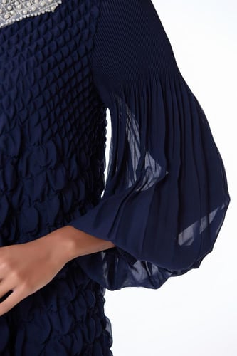 فستان بليسيه بياقة لؤلؤ