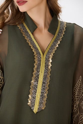 جلابية شيفون زيتي مزينة بتطريز ذهبي