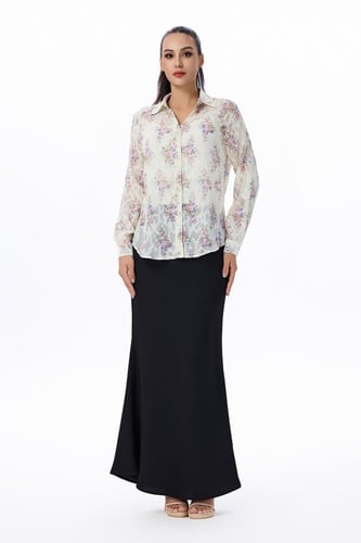 بلوزة ساتان بطبعات وردية