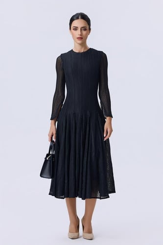 فستان أسود دانتيل أنيق بأكمام طويلة