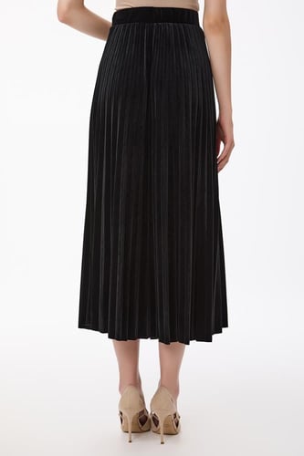 تنورة كلوش مخمل