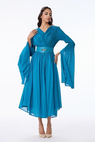 فستان شيفون مع حزام عريض