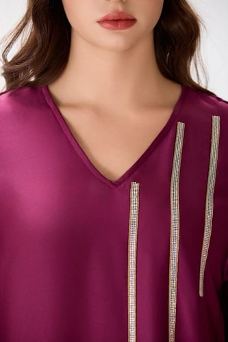 جلابية ستان بخطوط ذهبية