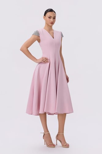 فستان وردي ميدي