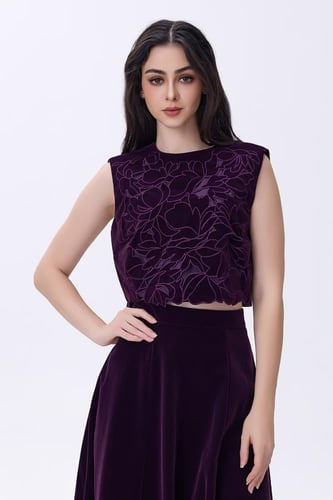 طقم مخمل تنورة ميدي وبلوزة مميز