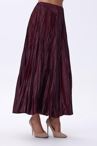 تنورة ماكسي بليسيه حريرية باللون العنابي